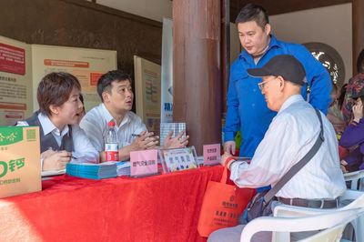 一站式社區(qū)服務(wù) 健康義診、養(yǎng)老咨詢、生活服務(wù)與產(chǎn)品特賣全面啟動